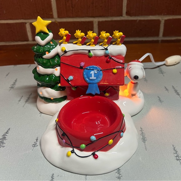Department 56 Peanuts Christmas Snoopy & Woodstock Light up Candy Dish - Picture 2 of 6